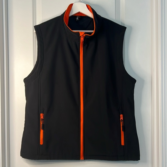 Black softshell vest size 18 - Picture 1 of 6